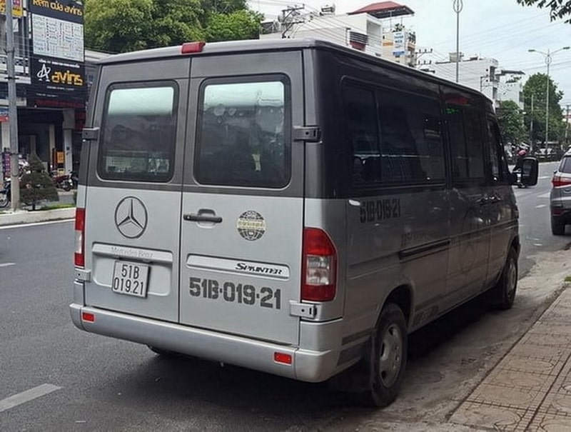 Xe 16 chỗ Mercedes-sprinter Nha Trang