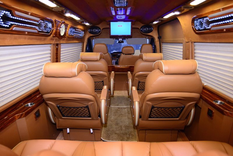 Nội thất xe 9 chỗ Limousin A Chau Nha Trang