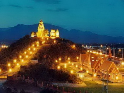 Rent a car to travel in Ninh Thuan