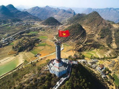 Rent a car to travel Ha Giang