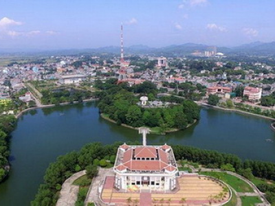 Rent a car to travel Tuyen Quang