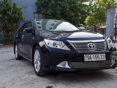 5-seat car rental Toyota Camry Lang Son