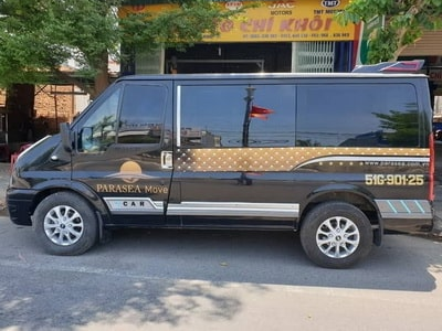 Rent a 9-seat car tour Ford Limousine Quang Ninh